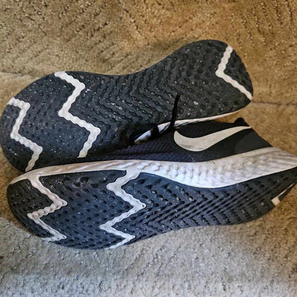 NIKE Runners - Picture 3 of 4